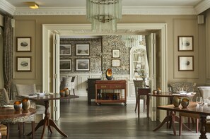 Breakfast, lunch, dinner served; British cuisine, garden views 