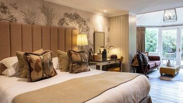 Deluxe lakosztály, 1 king (extra méretű) franciaágy, pezsgőfürdő | Egyiptomi pamut ágynemű, prémium ágynemű, minibár és széf a szobában