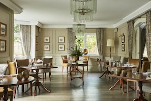 Breakfast, lunch, dinner served; British cuisine, garden views