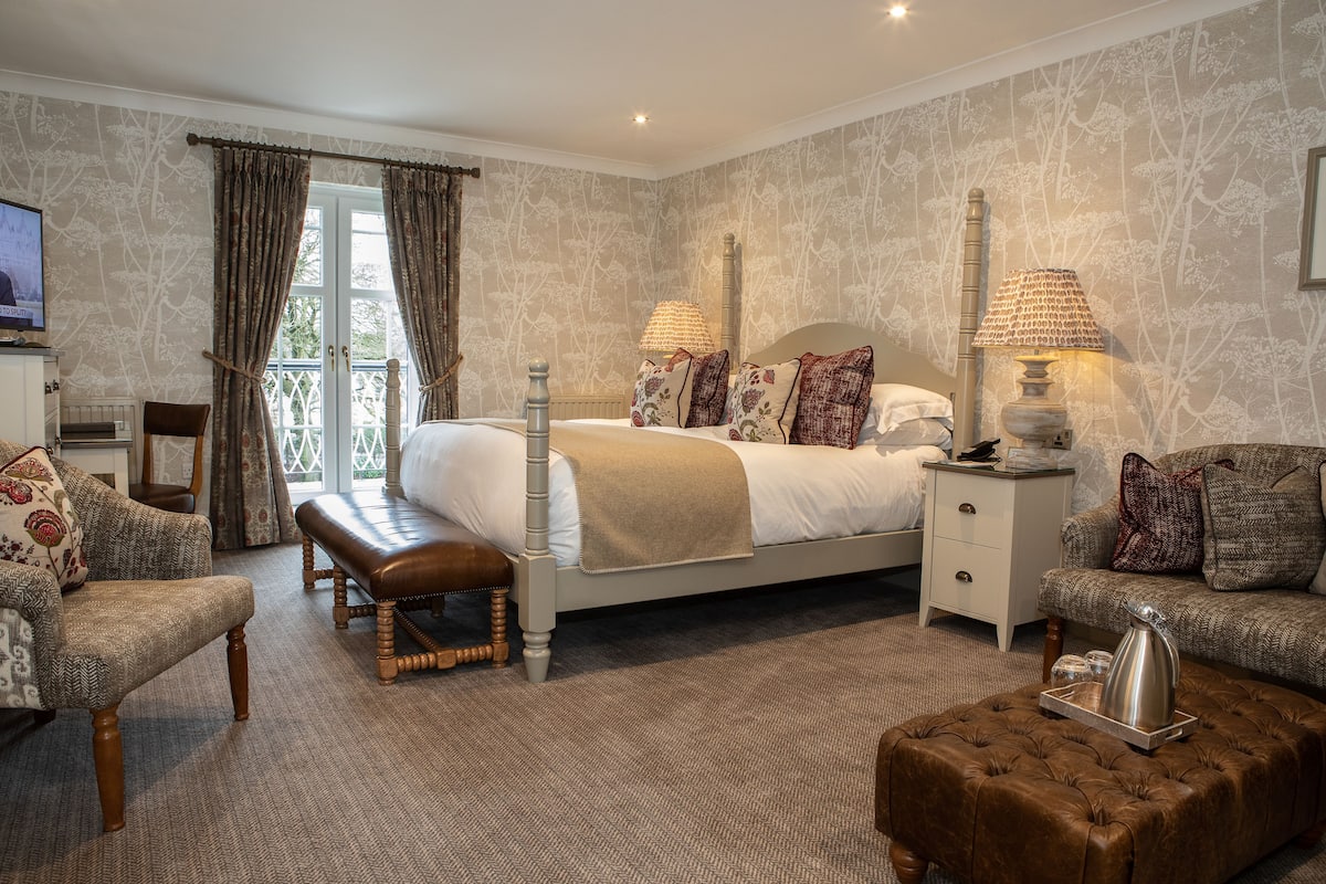 Premium Double Room, Ensuite, Garden View | Egyptian cotton sheets, premium bedding, minibar, in-room safe
