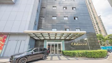 Vista frontal de la propiedad