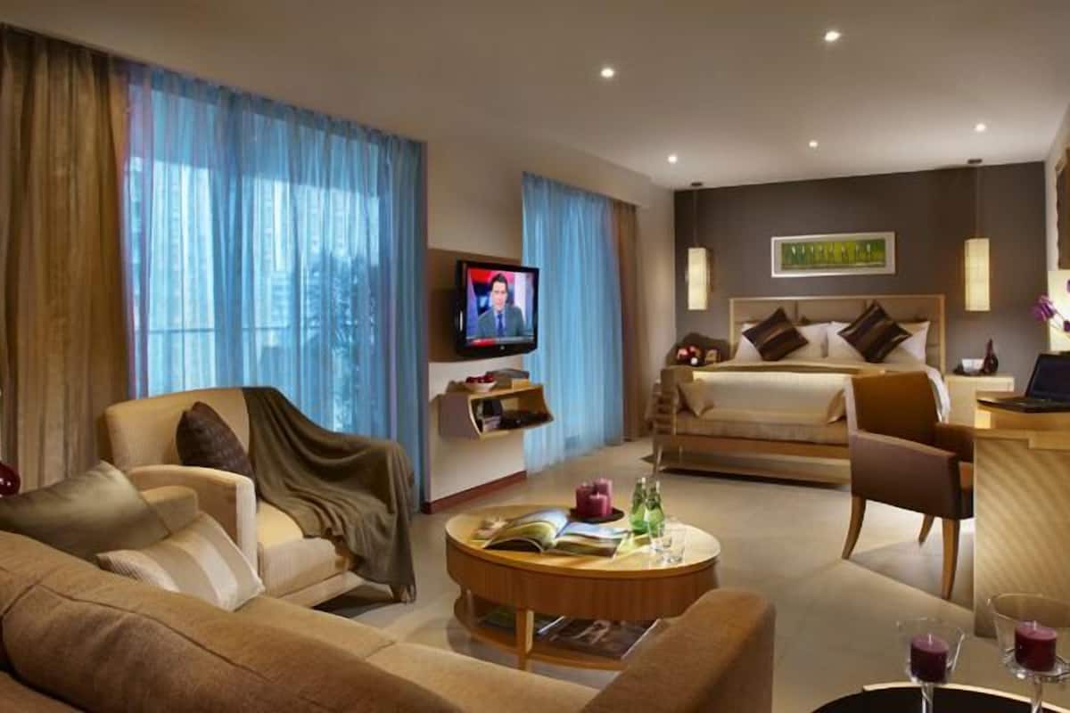 Executive Studio | 1 bedroom, down comforters, in-room safe, iron/ironing board