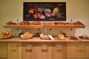 Desayuno completo (EUR 21.00 por persona)