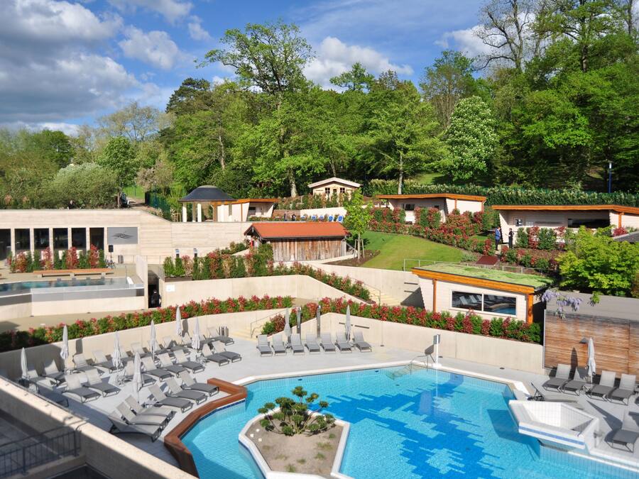 Piscine couverte, 2 piscines extérieures