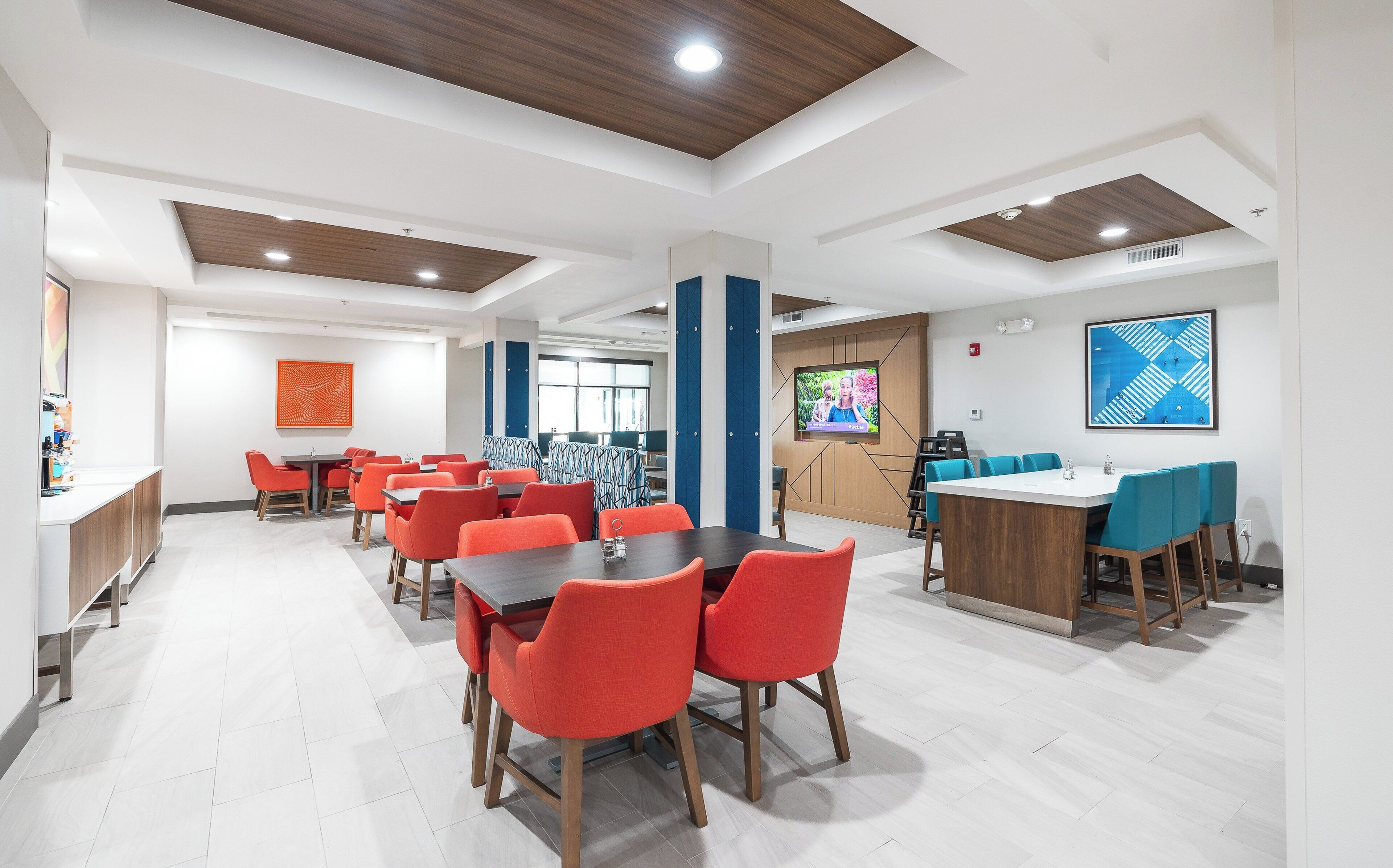 Free buffet breakfast 