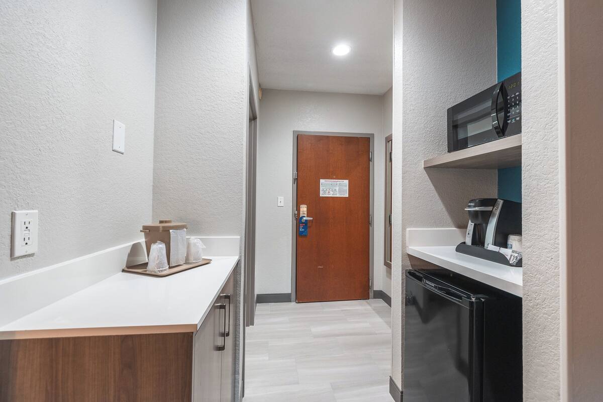 in-room safe, desk, laptop workspace, iron/ironing board