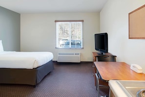 32-inch flat-screen TV with cable channels, TV - WoodSpring Suites Baton Rouge East I-12 (Baton Rouge)