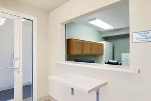 Lobby - WoodSpring Suites Baton Rouge East I-12 (Baton Rouge)