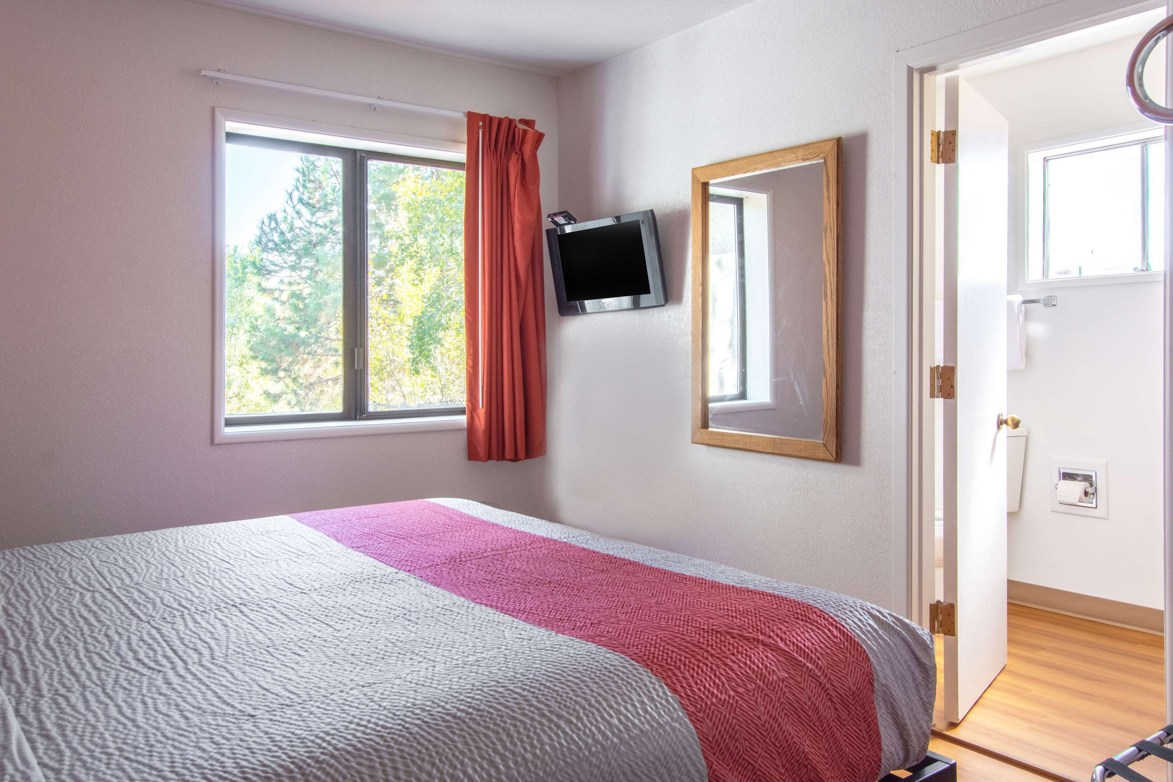 Iron/ironing board, free WiFi, bed sheets, alarm clocks