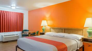 BĂŒgeleisen/BĂŒgelbrett, kostenloses WLAN, BettwĂ€sche, Wecker