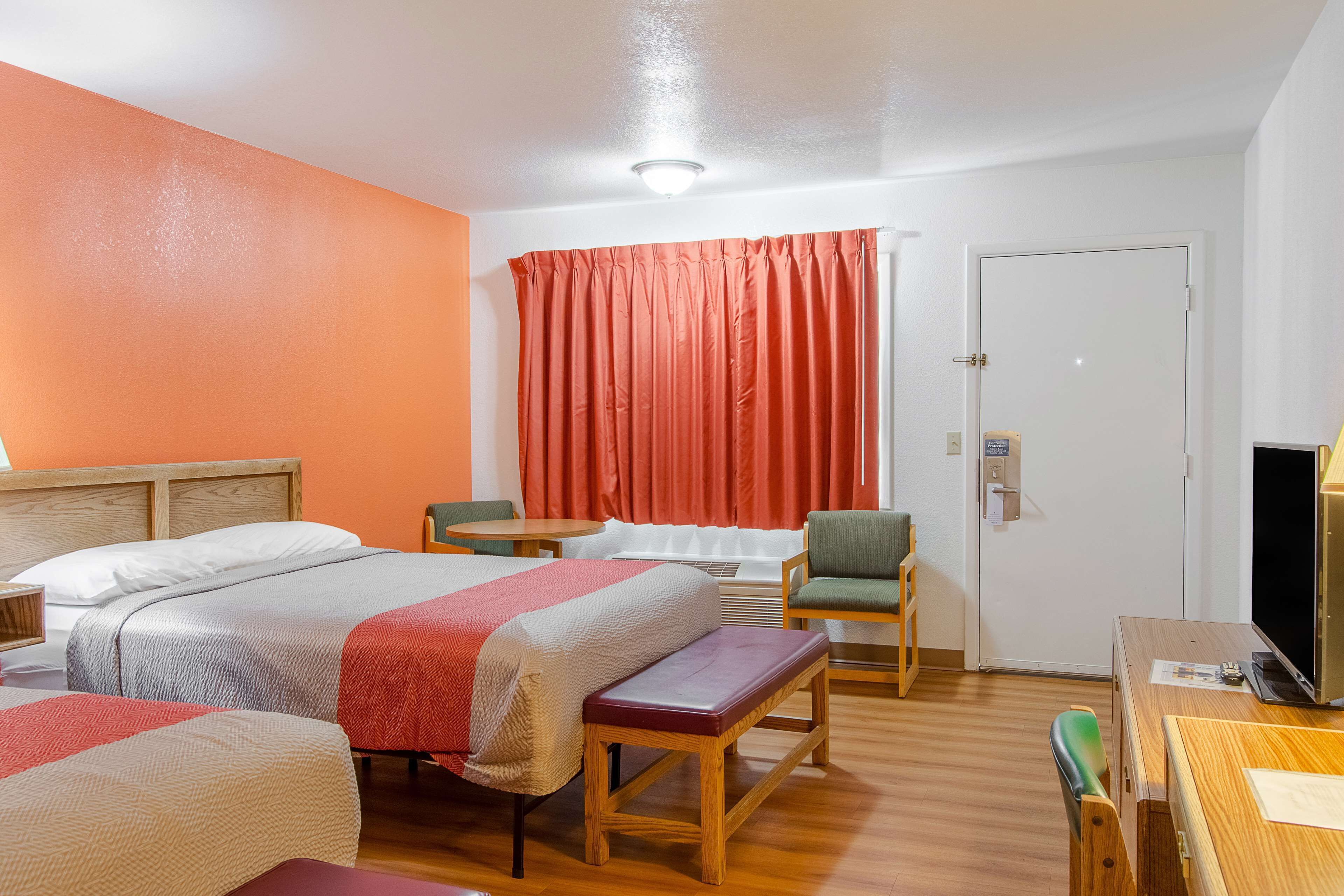 Strykejern/-brett, wi-fi (inkludert), sengetøy og vekkerklokke