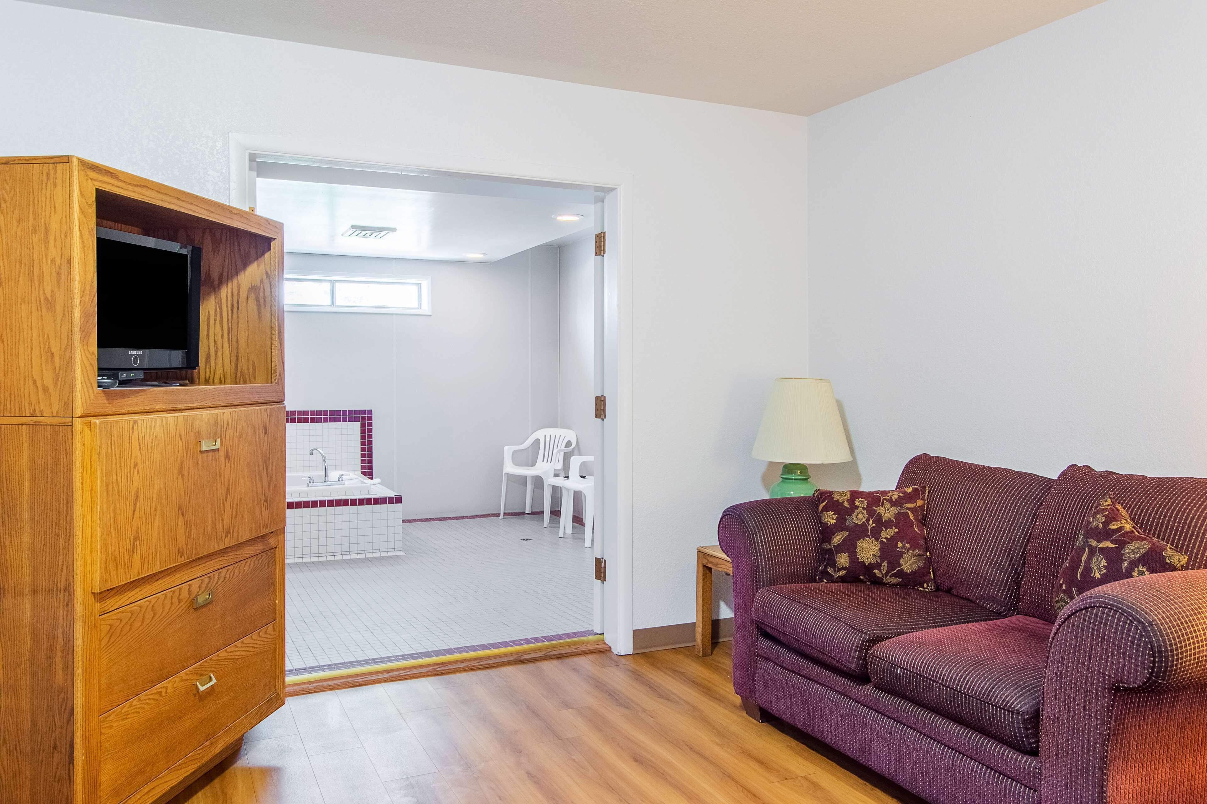 เตารีด/โต๊ะรีดผ้า, Wi-Fi ฟรี, ผ้าปูที่นอน, นาฬิกาปลุก