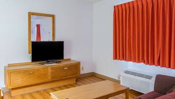 Tabla de planchar con plancha, wifi gratis, ropa de cama y despertador