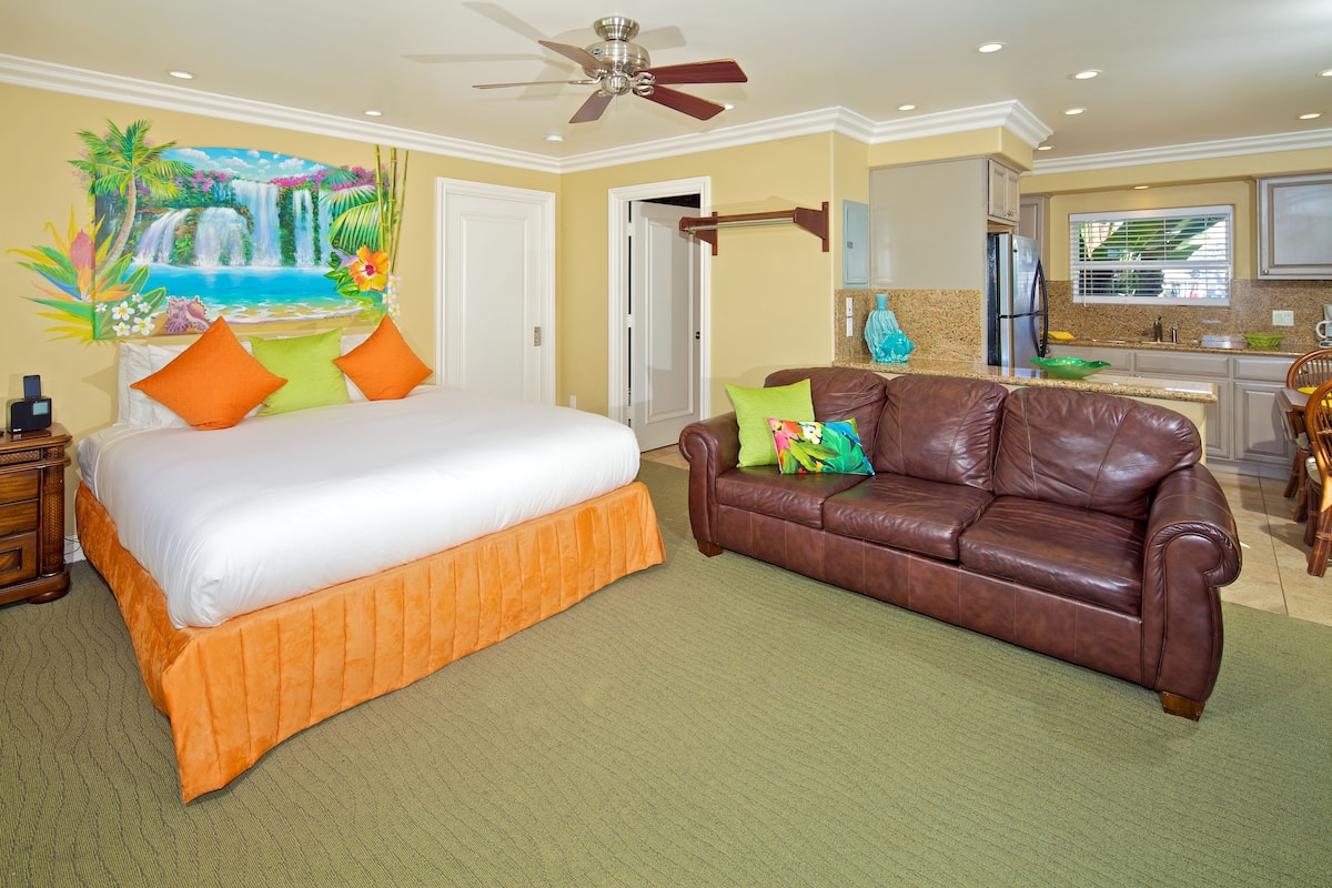 Junior Suite, 1 King Bed with Sofa bed | Premium bedding, iron/ironing board, free WiFi, bed sheets