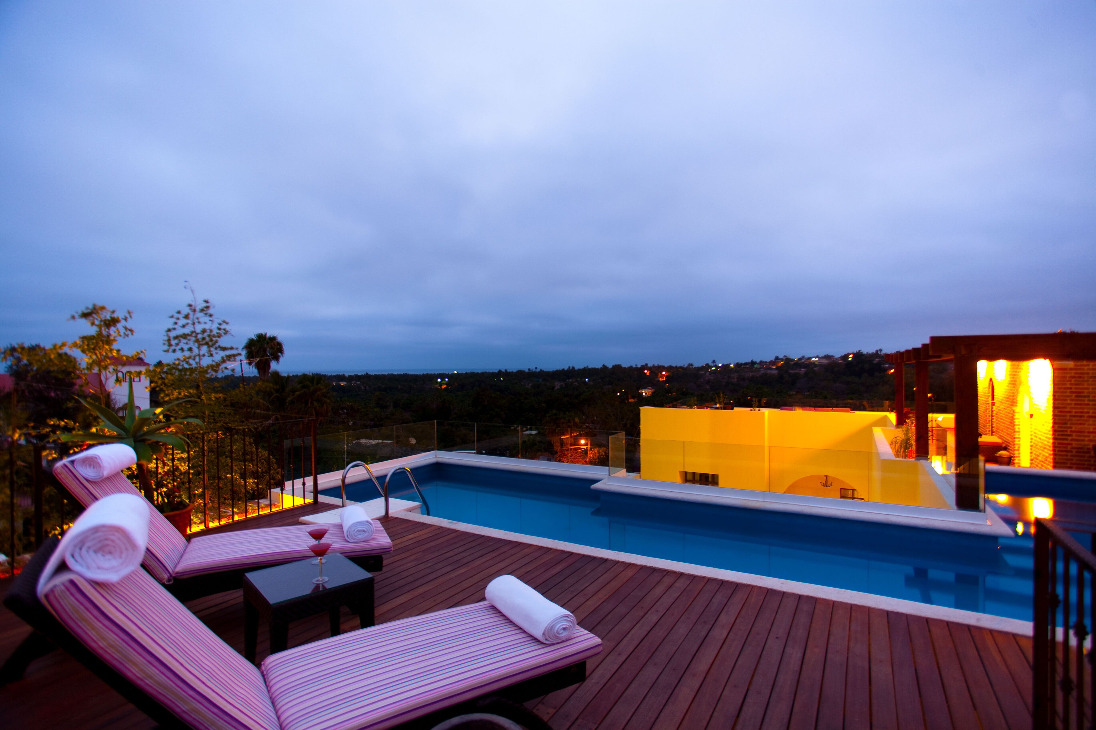 2 outdoor pools, free cabanas, pool umbrellas