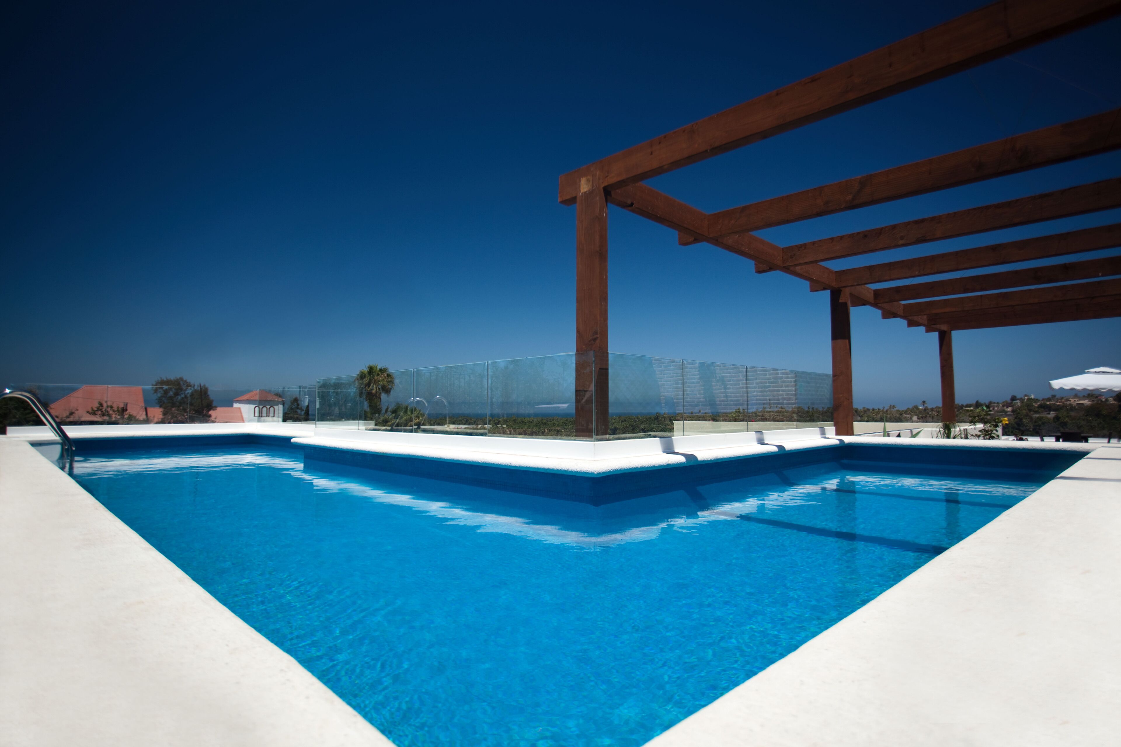 2 outdoor pools, free pool cabanas, pool umbrellas