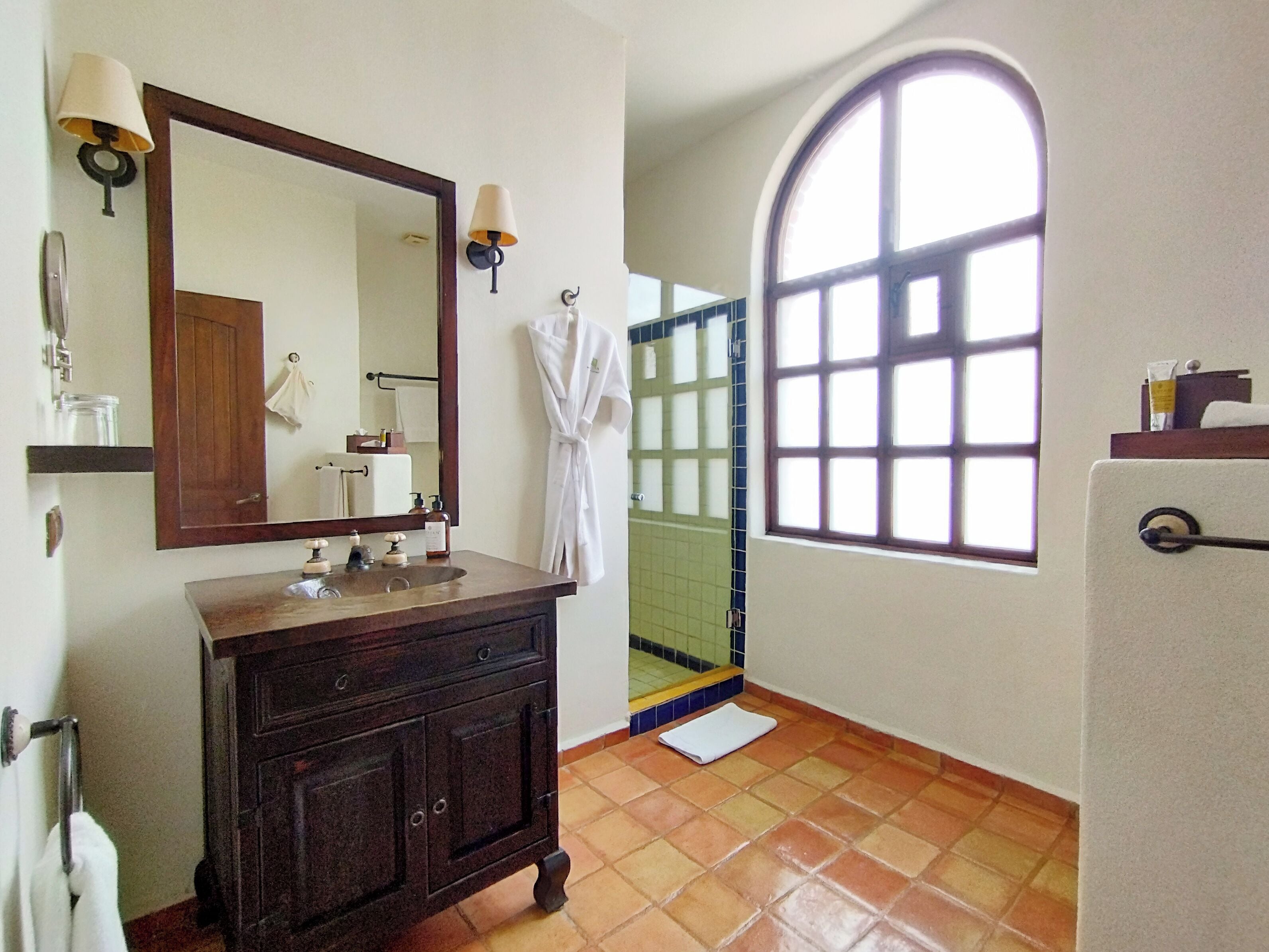 classic room | bathroom | free toiletries, hair dryer, bathrobes, slippers