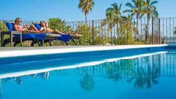 2 outdoor pools, free cabanas, pool umbrellas