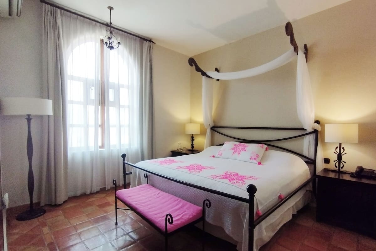 Classic Room | Egyptian cotton sheets, premium bedding, down comforters