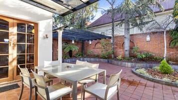 Three Bedroom House (Grosvenor Street) | Terrace/patio