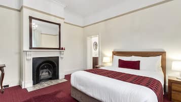 Three Bedroom House (Grosvenor Street) | Premium bedding, iron/ironing board, free WiFi, bed sheets