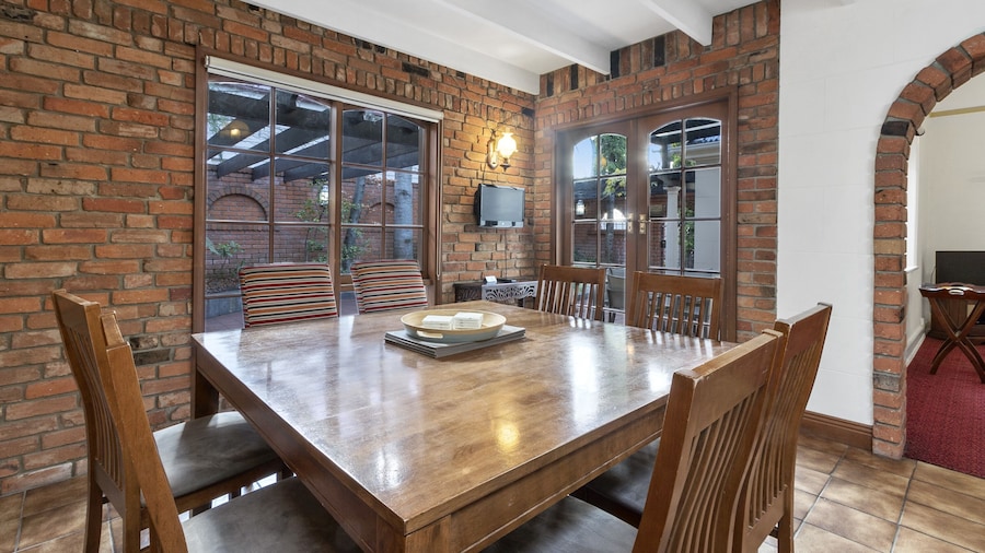 Grosvenor Court Apartments Hobart