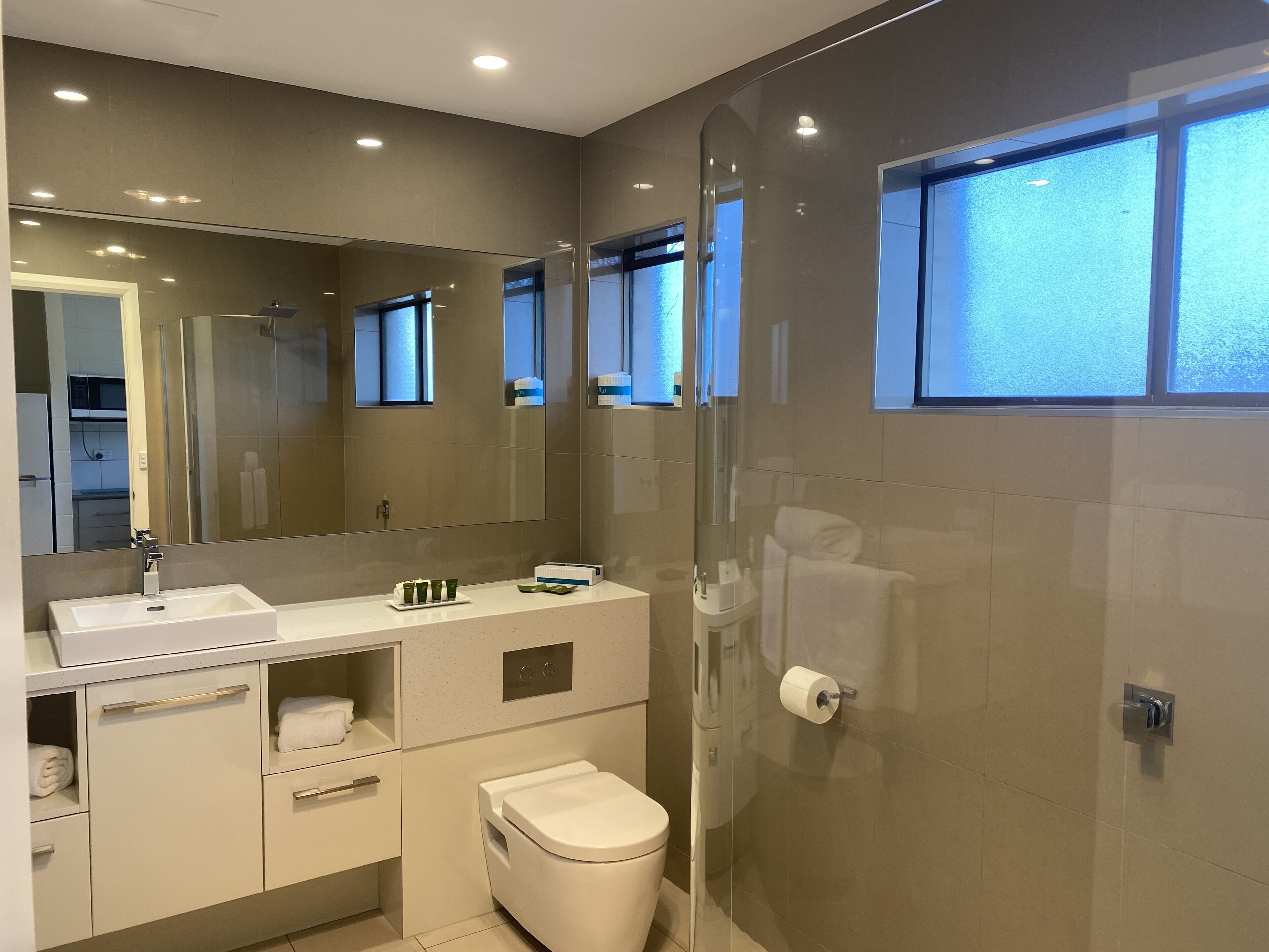 Appartement Standard, 2 chambres | Salle de bain | Articles de toilette (gratuits), séchoir à cheveux, serviettes fournies