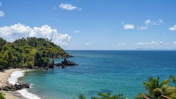 Private beach, free beach shuttle, sun loungers, beach umbrellas