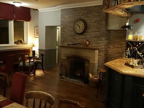 Bar (on property) - The Greyhound Hotel (Matlock)