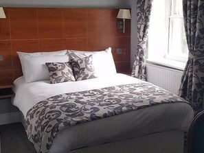 Double Room, 1 King Bed, Ensuite (Bath and Shower) | Desk, iron/ironing board, free WiFi, bed sheets - The Greyhound Hotel (Matlock)