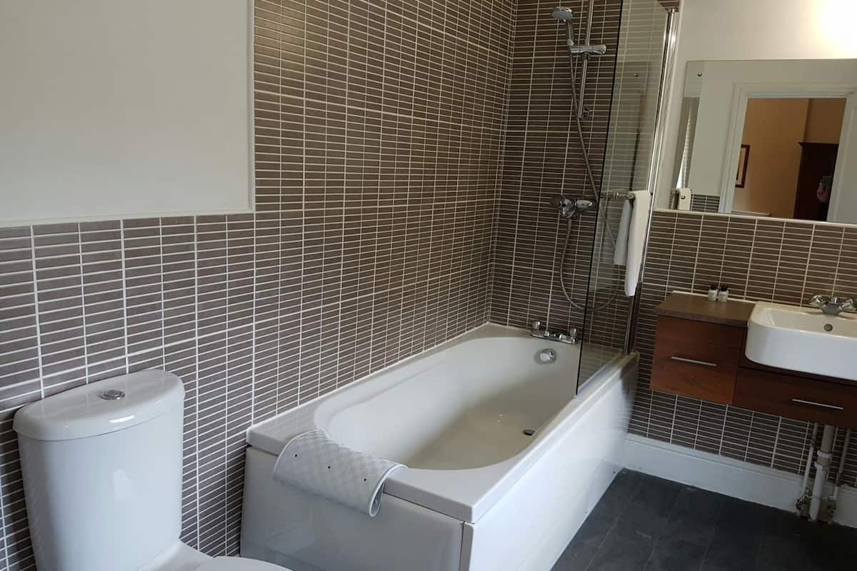 free toiletries, towels, soap, shampoo