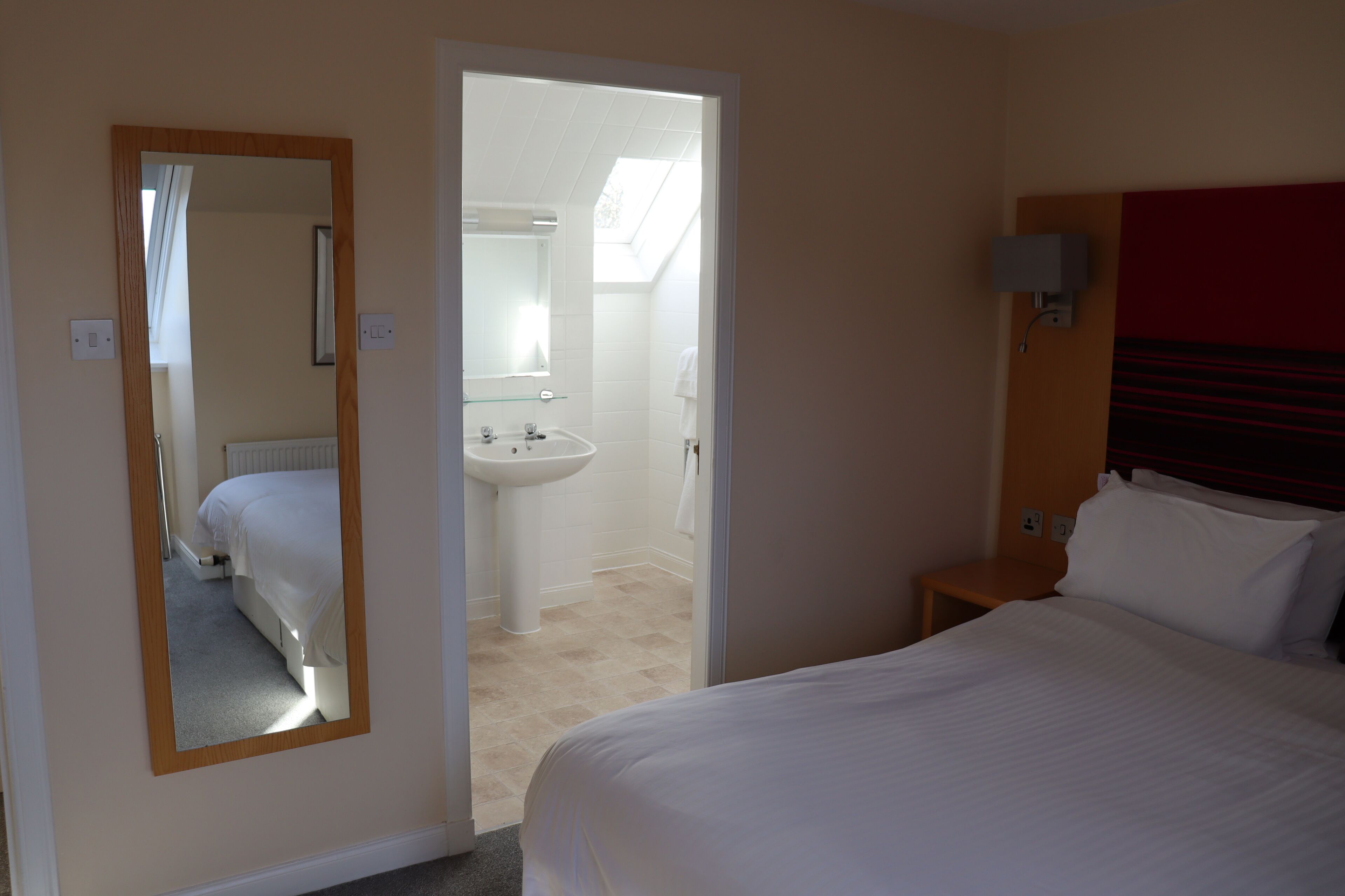 superior double room | premium bedding, individually decorated, individually furnished, desk