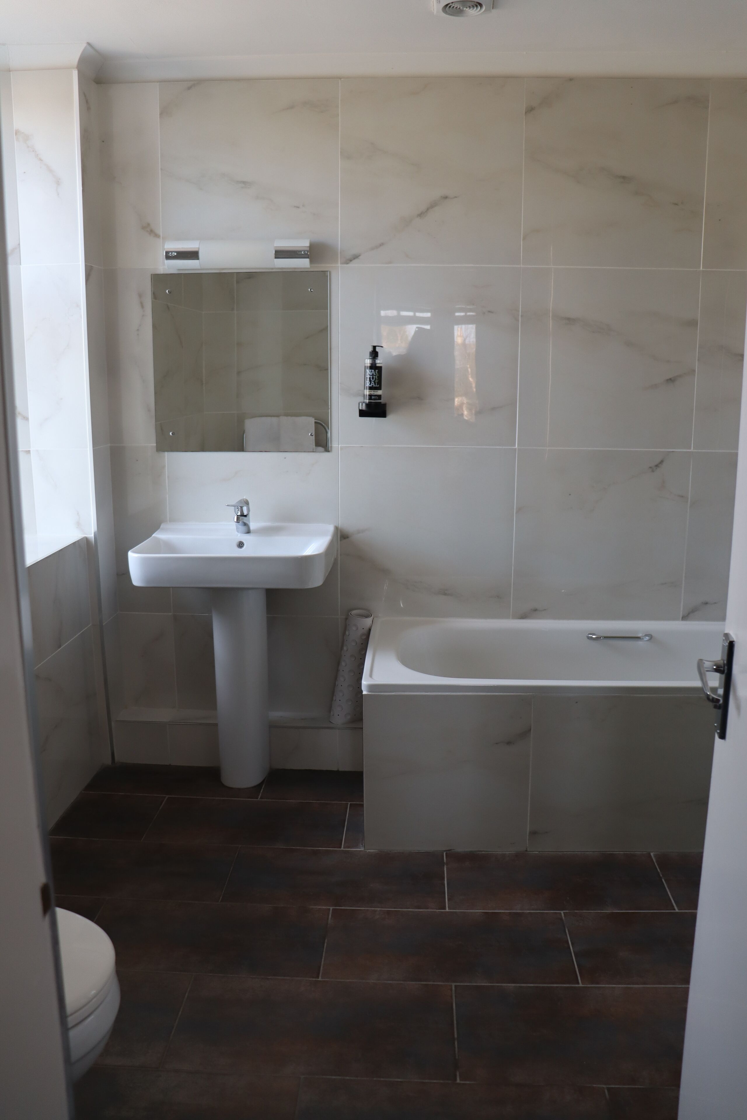 junior double room | bathroom | free toiletries, hair dryer, towels, soap