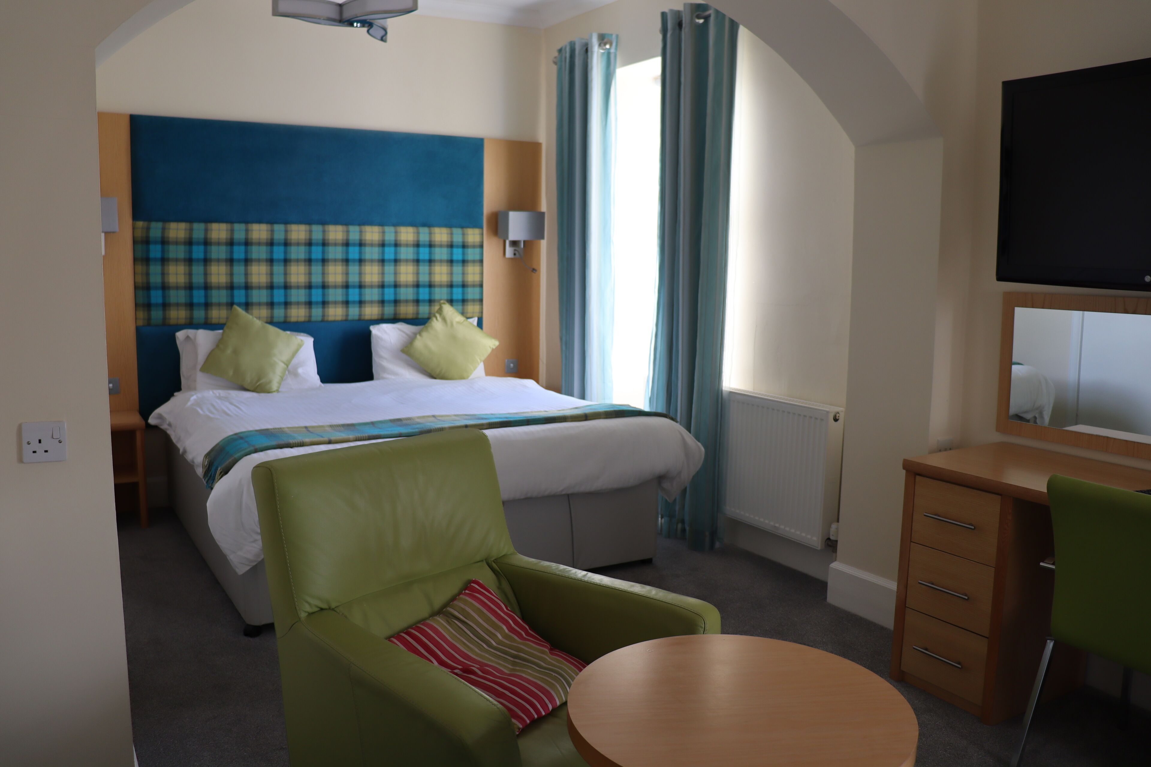 superior room | premium bedding, individually decorated, individually furnished, desk