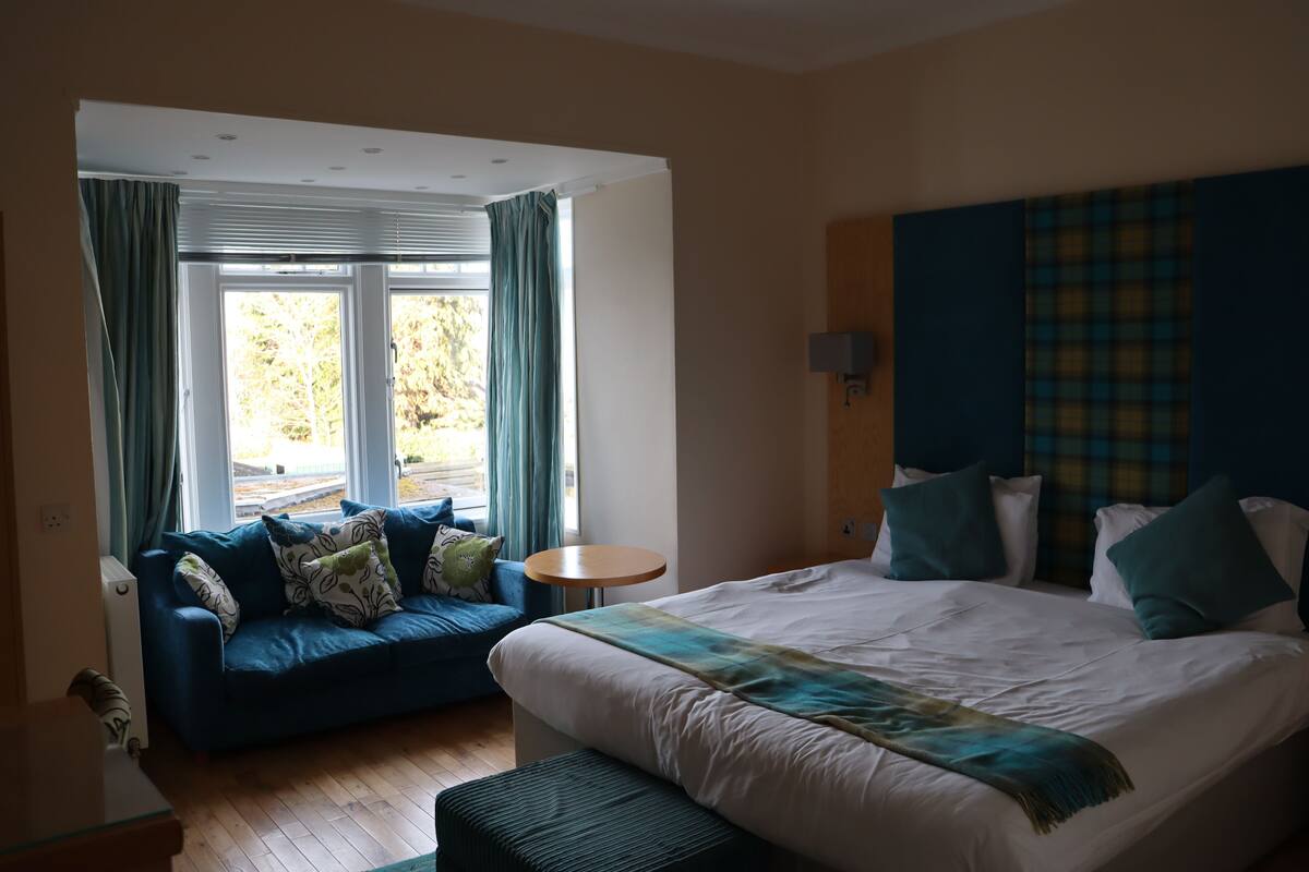 junior double room | premium bedding, individually decorated, individually furnished, desk