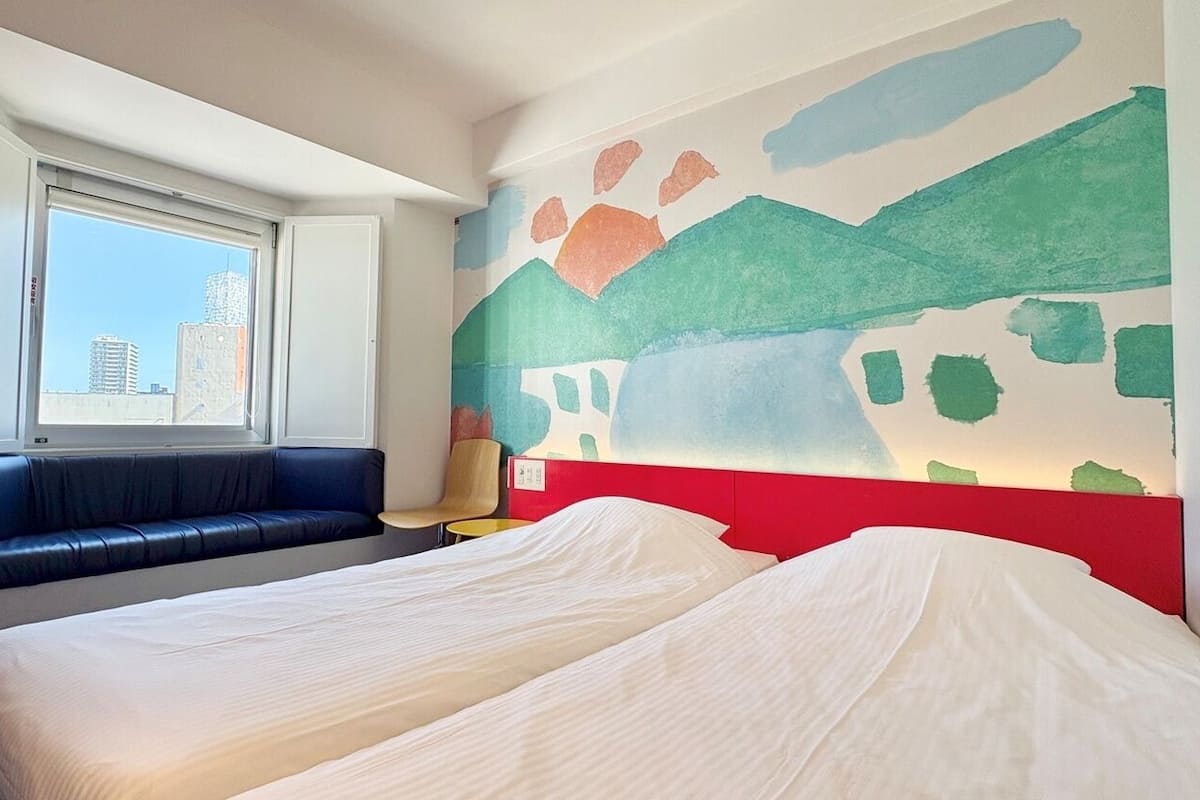 Couette en duvet, bureau, espace de travail pour ordinateurs portables