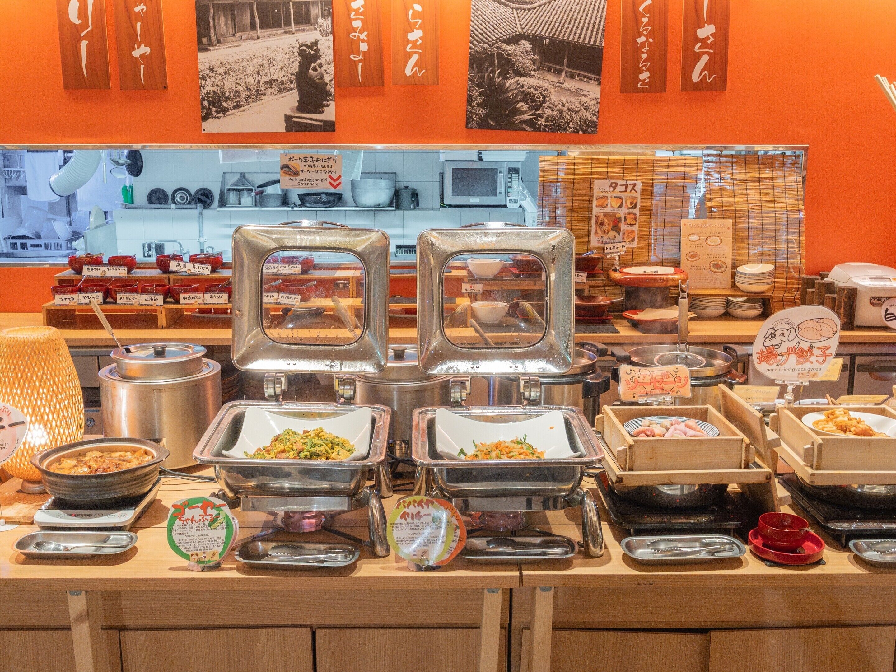 Daily buffet breakfast (JPY 1800 per person)