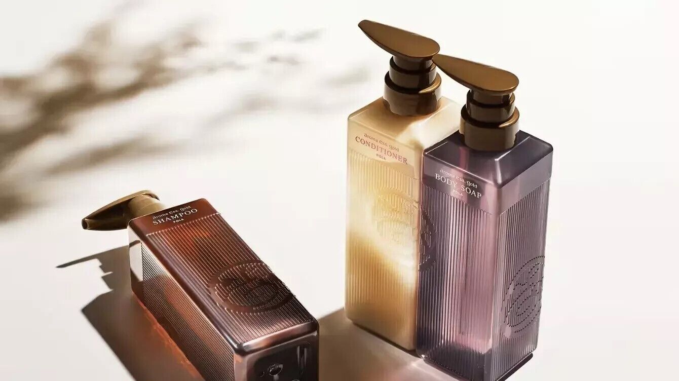 combined shower/bathtub, free toiletries, hair dryer, slippers