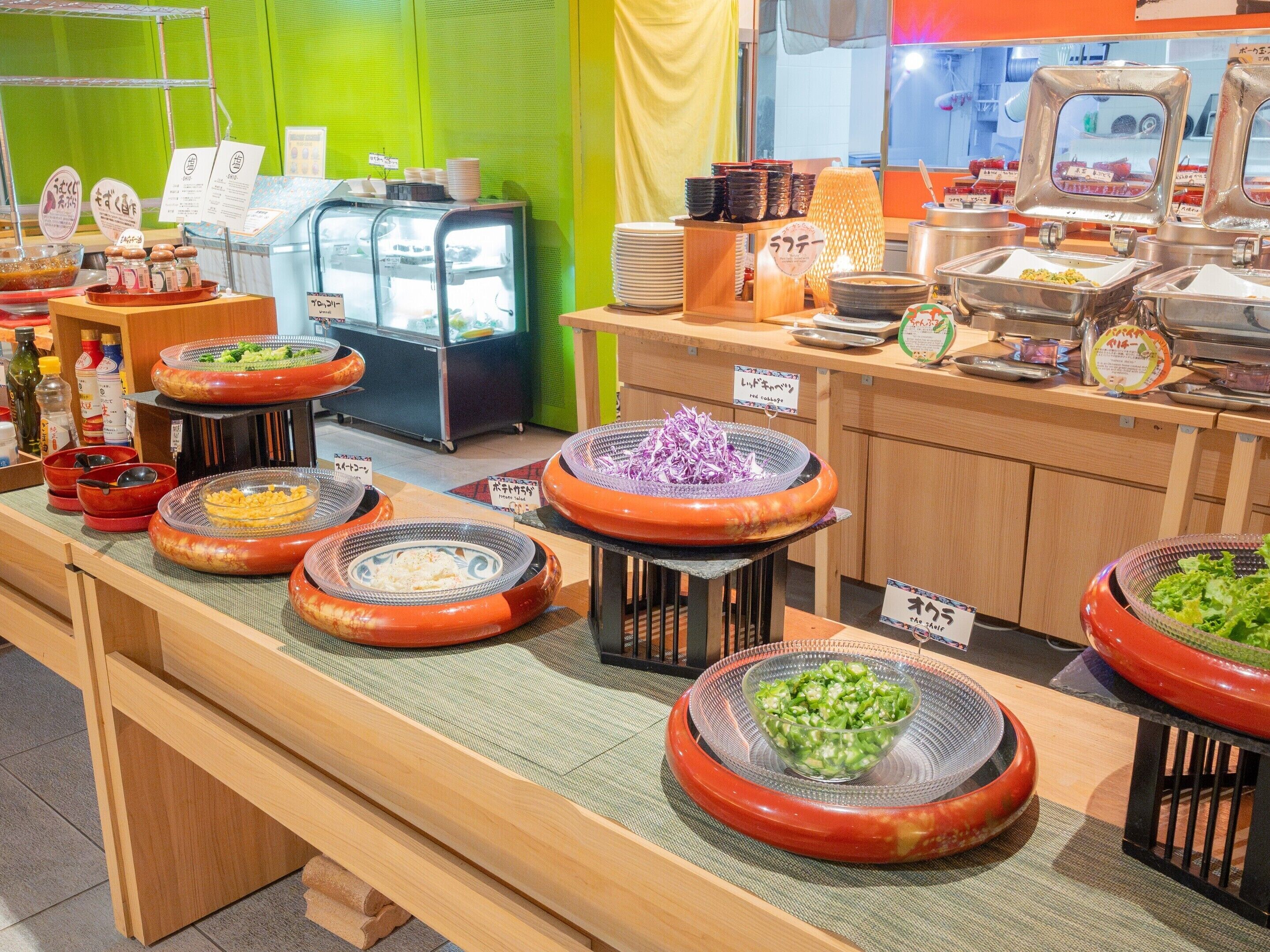 daily buffet breakfast (jpy 1800 per person)