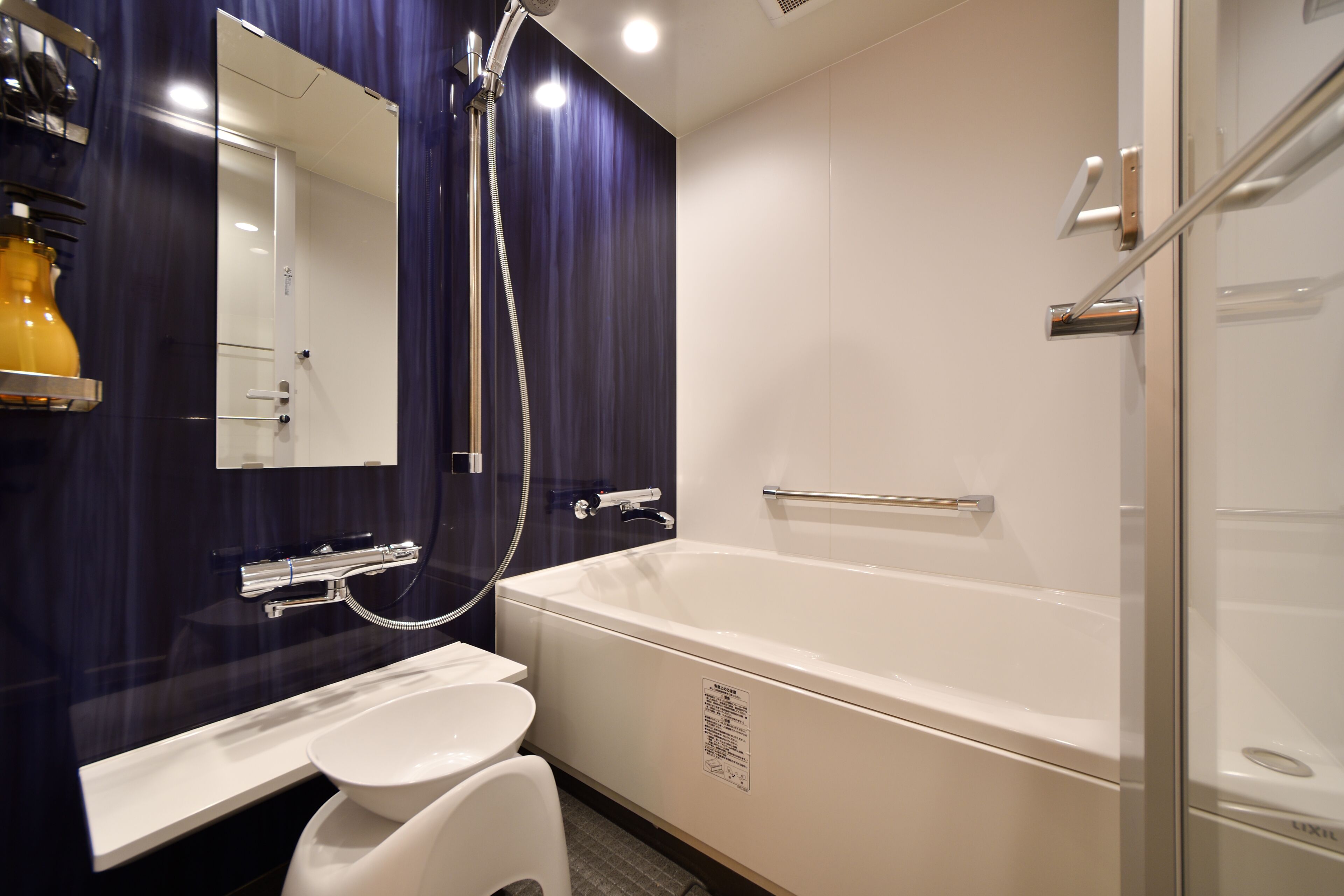 combined shower/bathtub, free toiletries, hair dryer, slippers