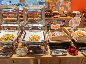 Daily buffet breakfast for a fee