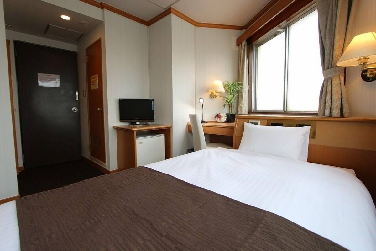 Desk, iron/ironing board (on request), WiFi (free)