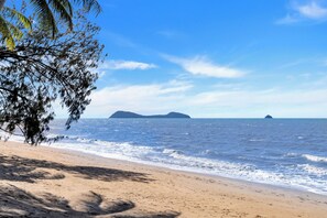 En la playa, arena blanca, traslado desde/hacia la playa