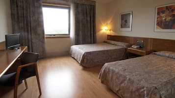 Een kluis op de kamer, een bureau, geluiddichte muren, gratis babybedden