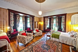 Large Family Suite Multiple beds Fireplace Verandah and private bathroom across the hall - Vacy Hall Toowoomba's Grand Boutique Hotel (Toowoomba)