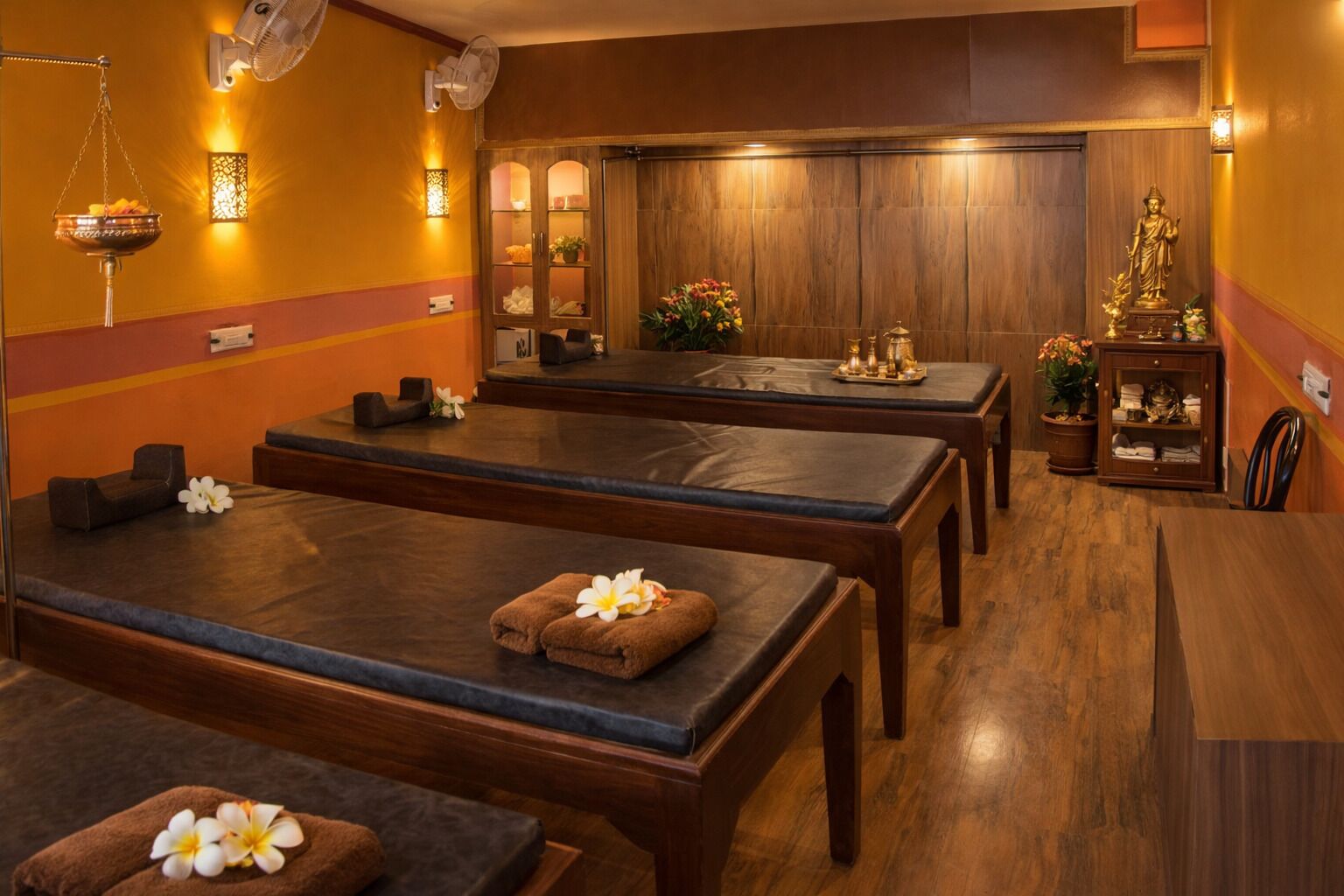 Couples treatment room(s), body treatments, body wraps, body scrubs