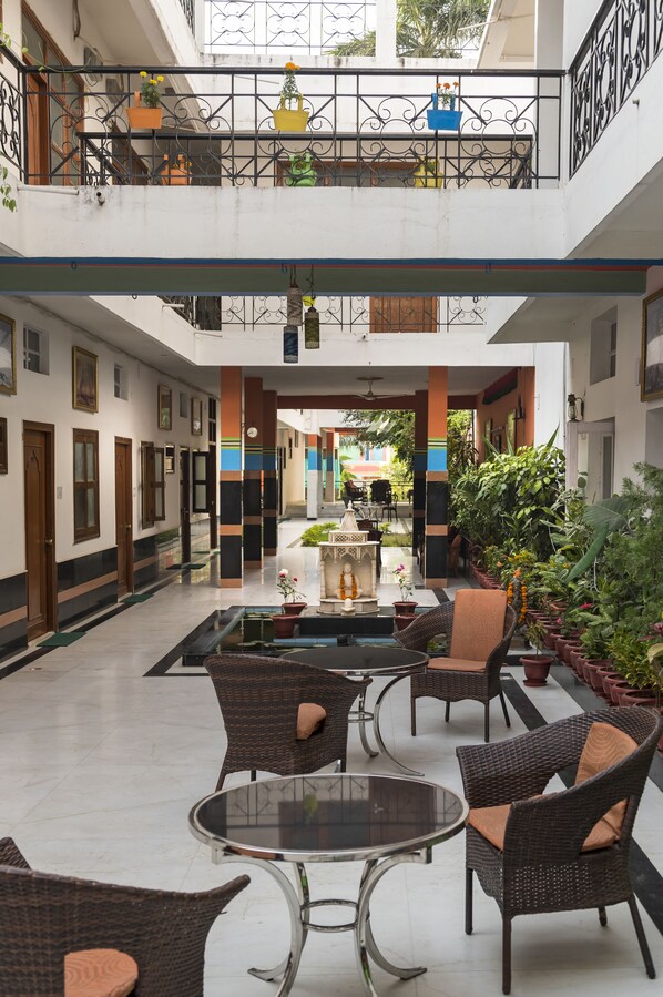 Garden view - Hotel Harmony (Rajnagar)