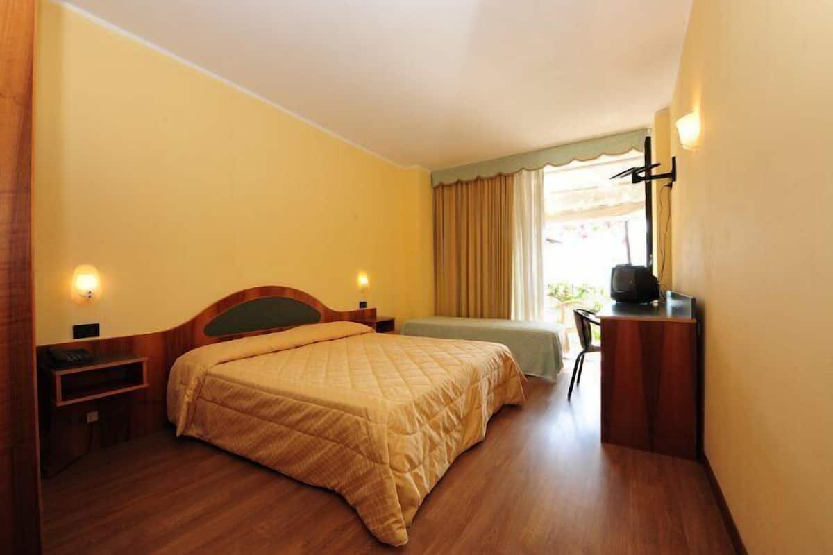 Doppia Superior, balcone, vista lago | Una cassaforte in camera, Wi-Fi gratuito