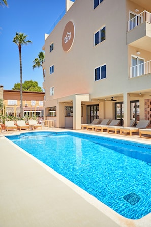 Outdoor pool, open 10:00 AM to 6:00 PM, pool umbrellas, pool loungers