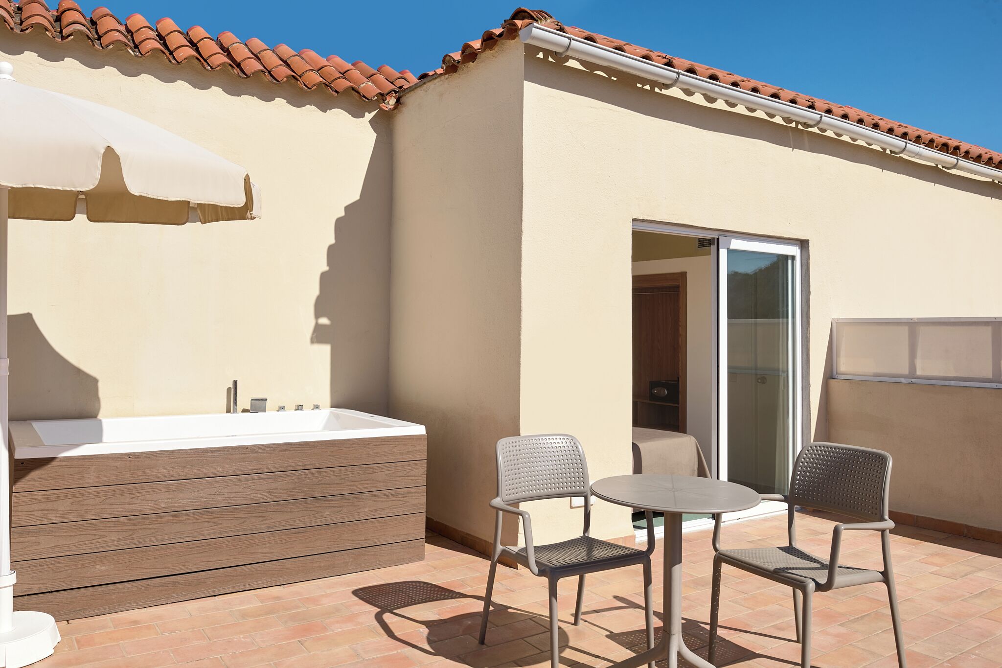 Tweepersoonskamer, terras (Jacuzzi, Bed & Unlimited Brunch) | Een laptopwerkplek, verduisterende gordijnen